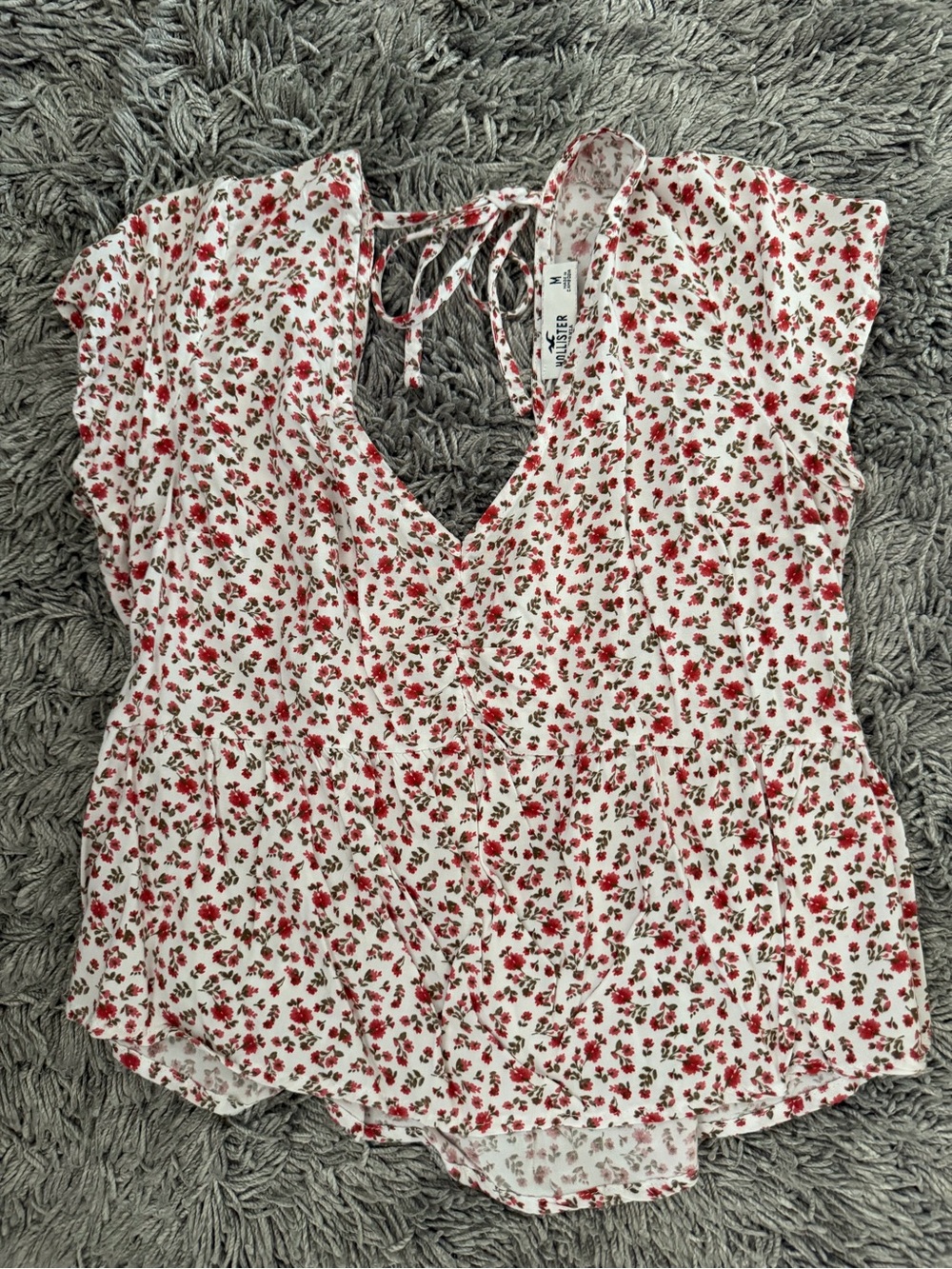 Hollister White Floral V-Neck Tie-Back Flutter Sleeve Blouse
